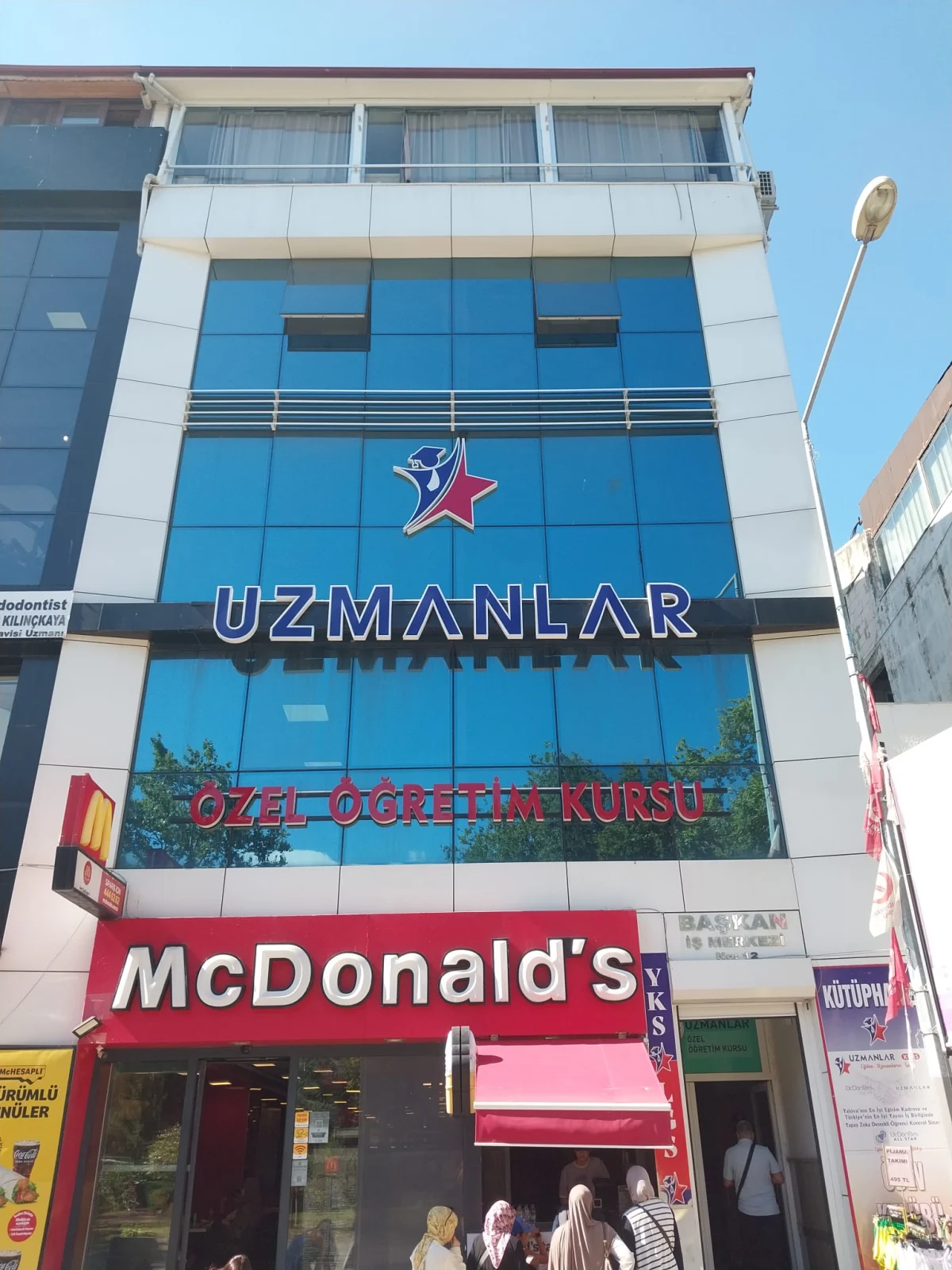 Uzmanlar Kurs bina dış cephesi